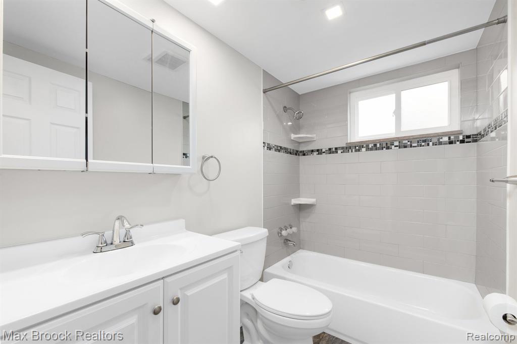 233 1st Street, Unit 5 Rochester, MI 48307 - Photo 8 of 9