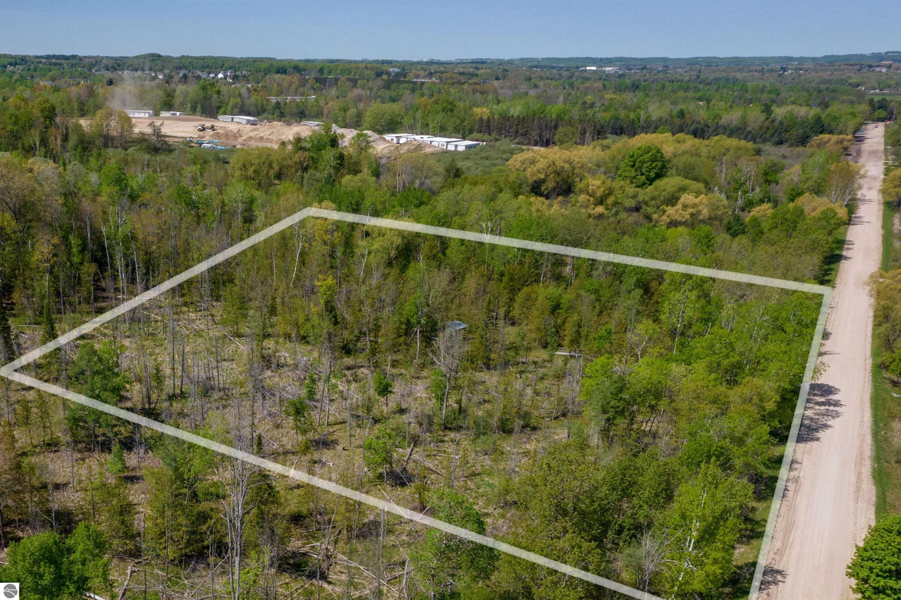 1436 Vanderlip Road Traverse City, MI 49686 - Photo 1 of 12 1909451-2