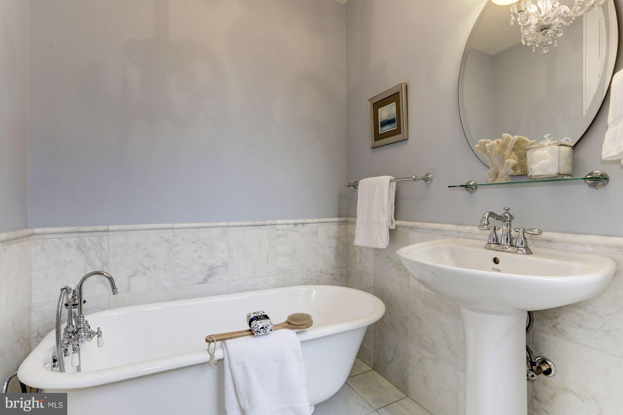 2112 Flagler Place Northwest Washington, DC 20001 - Photo 19 of 26 Bath