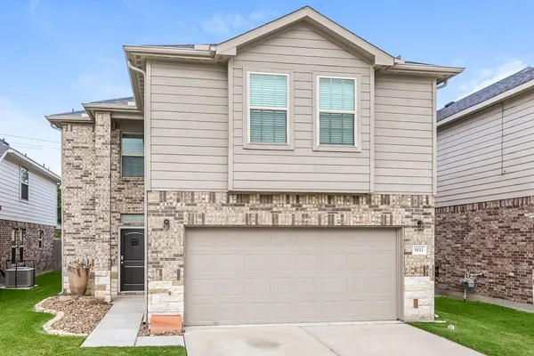 $2,140 | 5111 Gulf Stream Lane, Bacliff, TX 77518