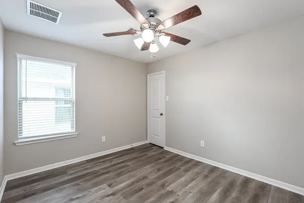 $2,140 | 5111 Gulf Stream Lane, Bacliff, TX 77518