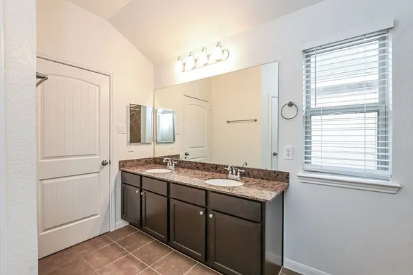 $2,140 | 5111 Gulf Stream Lane, Bacliff, TX 77518