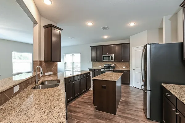 $2,140 | 5111 Gulf Stream Lane, Bacliff, TX 77518