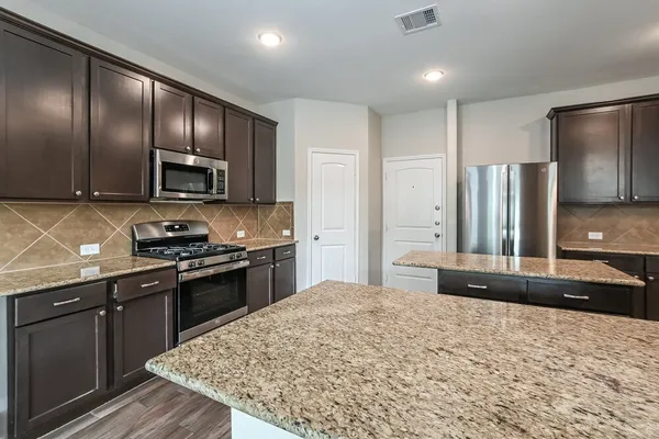 $2,140 | 5111 Gulf Stream Lane, Bacliff, TX 77518