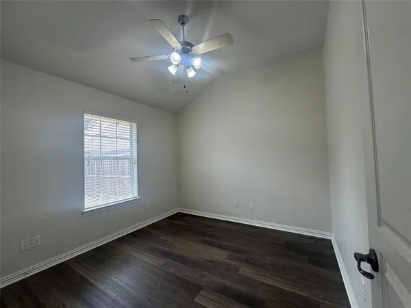 $1,600 | 1010 Teresa Court, Granbury, TX 76048