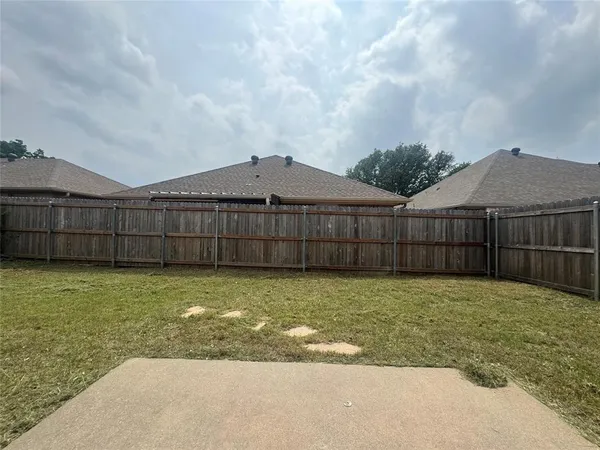 $1,600 | 1010 Teresa Court, Granbury, TX 76048