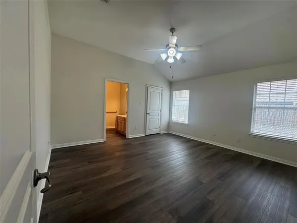 $1,600 | 1010 Teresa Court, Granbury, TX 76048