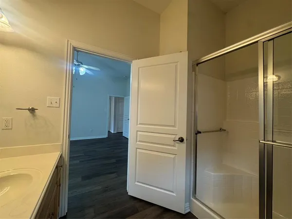 $1,600 | 1010 Teresa Court, Granbury, TX 76048