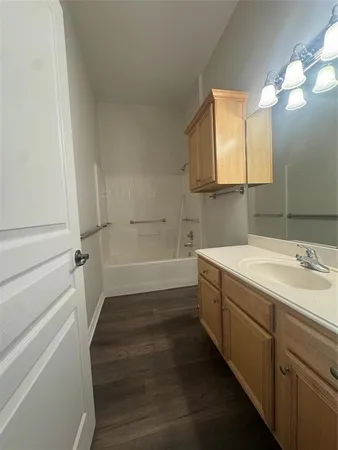 $1,600 | 1010 Teresa Court, Granbury, TX 76048
