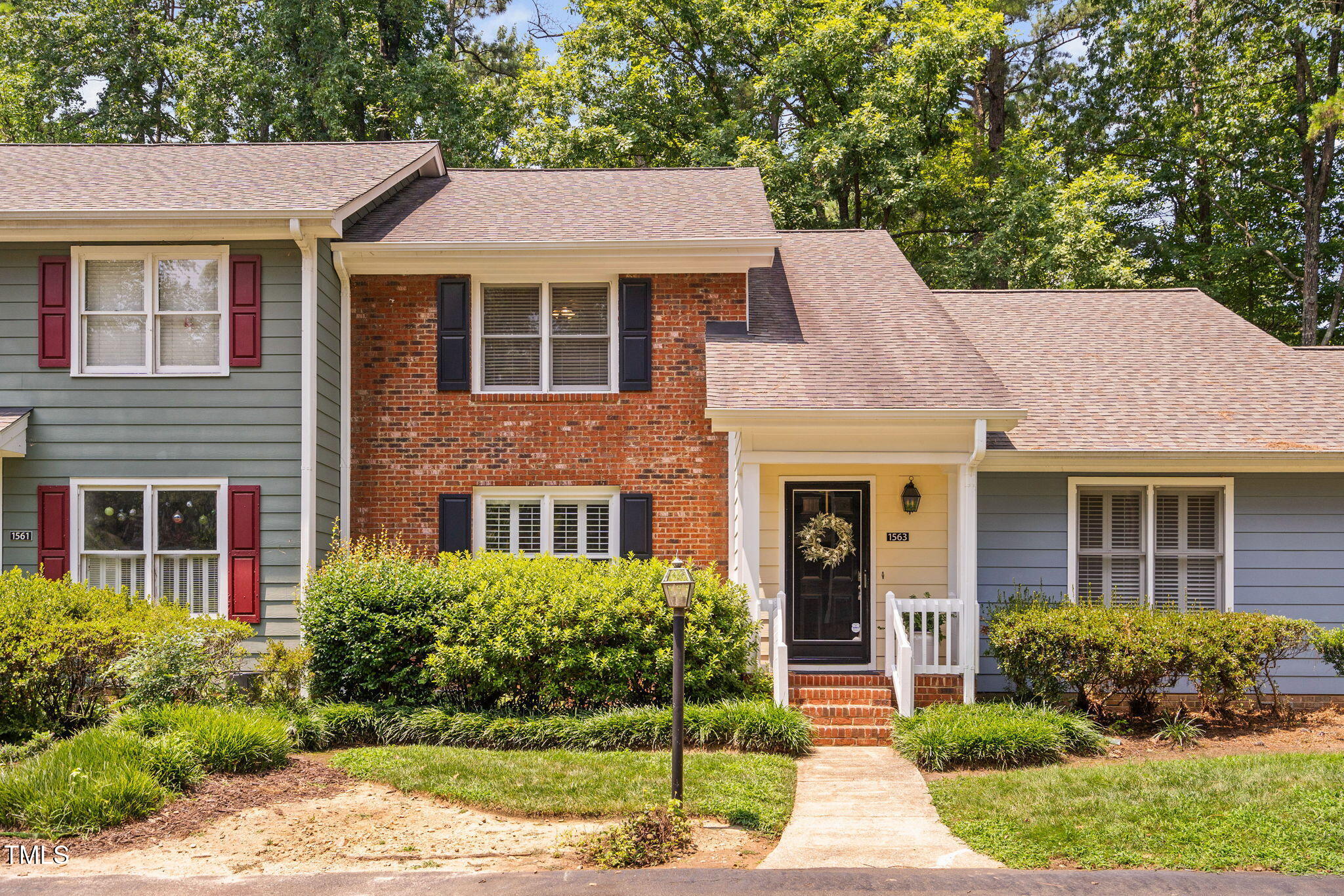 1-web-or-mls-1563-laureldale-dr