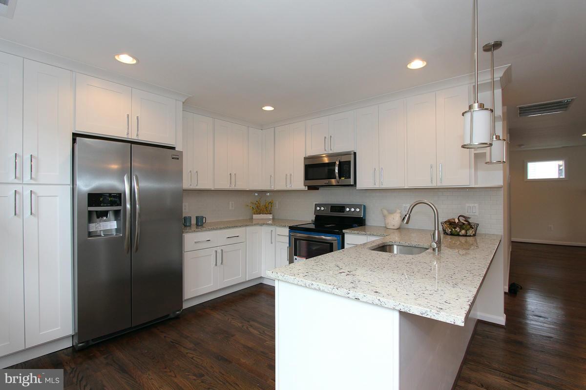 208 Glen Road Pasadena, MD 21122 - Photo 3 of 29 Kitchen
