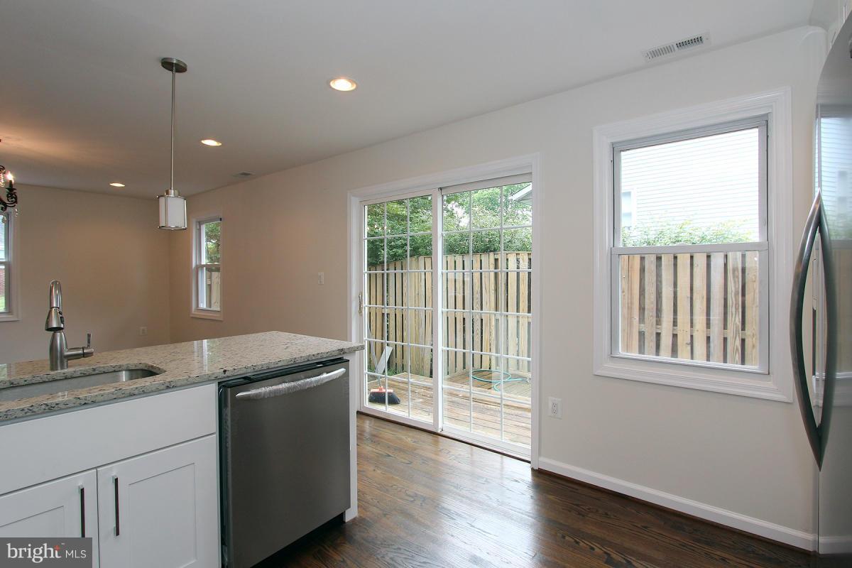 208 Glen Road Pasadena, MD 21122 - Photo 4 of 29 Kitchen