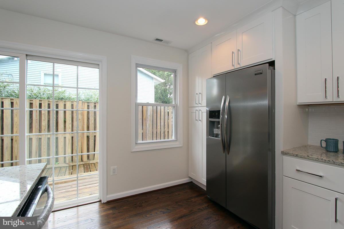 208 Glen Road Pasadena, MD 21122 - Photo 5 of 29 Kitchen