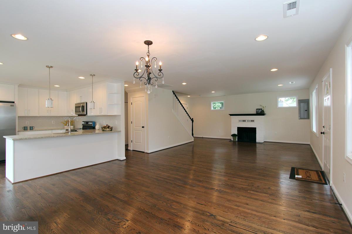 208 Glen Road Pasadena, MD 21122 - Photo 9 of 29 Dining Room