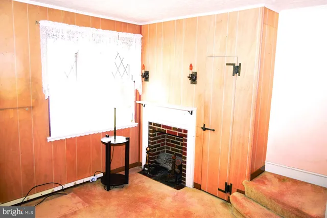 a view of a bedroom with closet