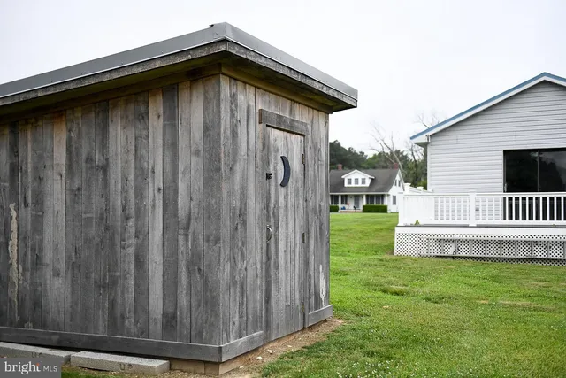 $577,000 | 37420 River Springs Road, Avenue, MD 20609