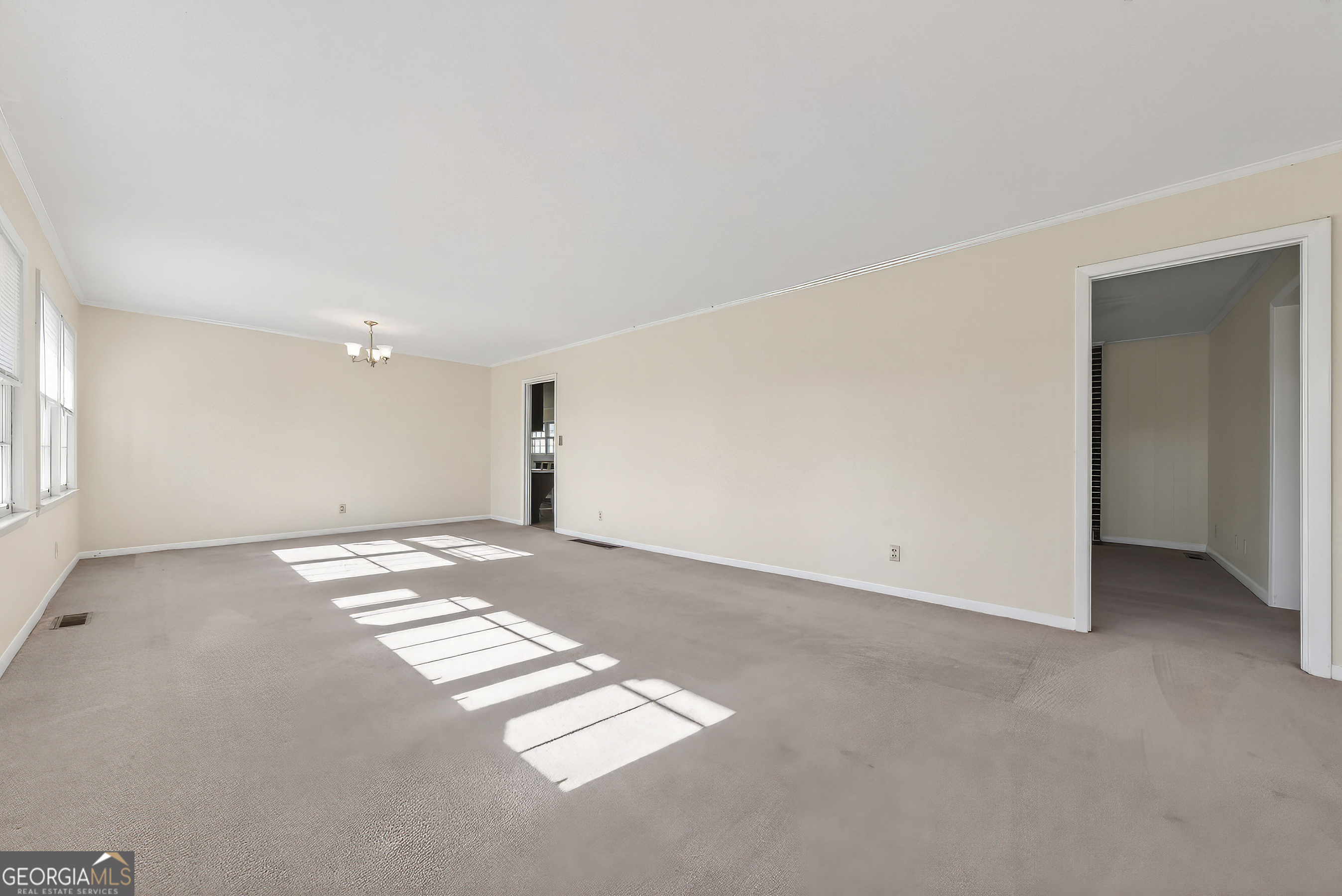 741 East Avenue Madison, GA 30650 - Photo 31 of 40 an empty room with windows