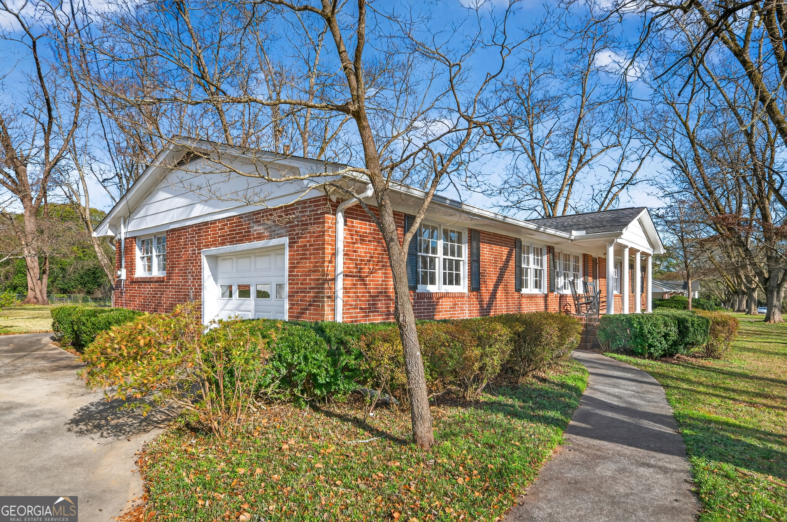 741 East Avenue Madison, GA 30650 - Photo 5 of 40 a front view of a house with a yard