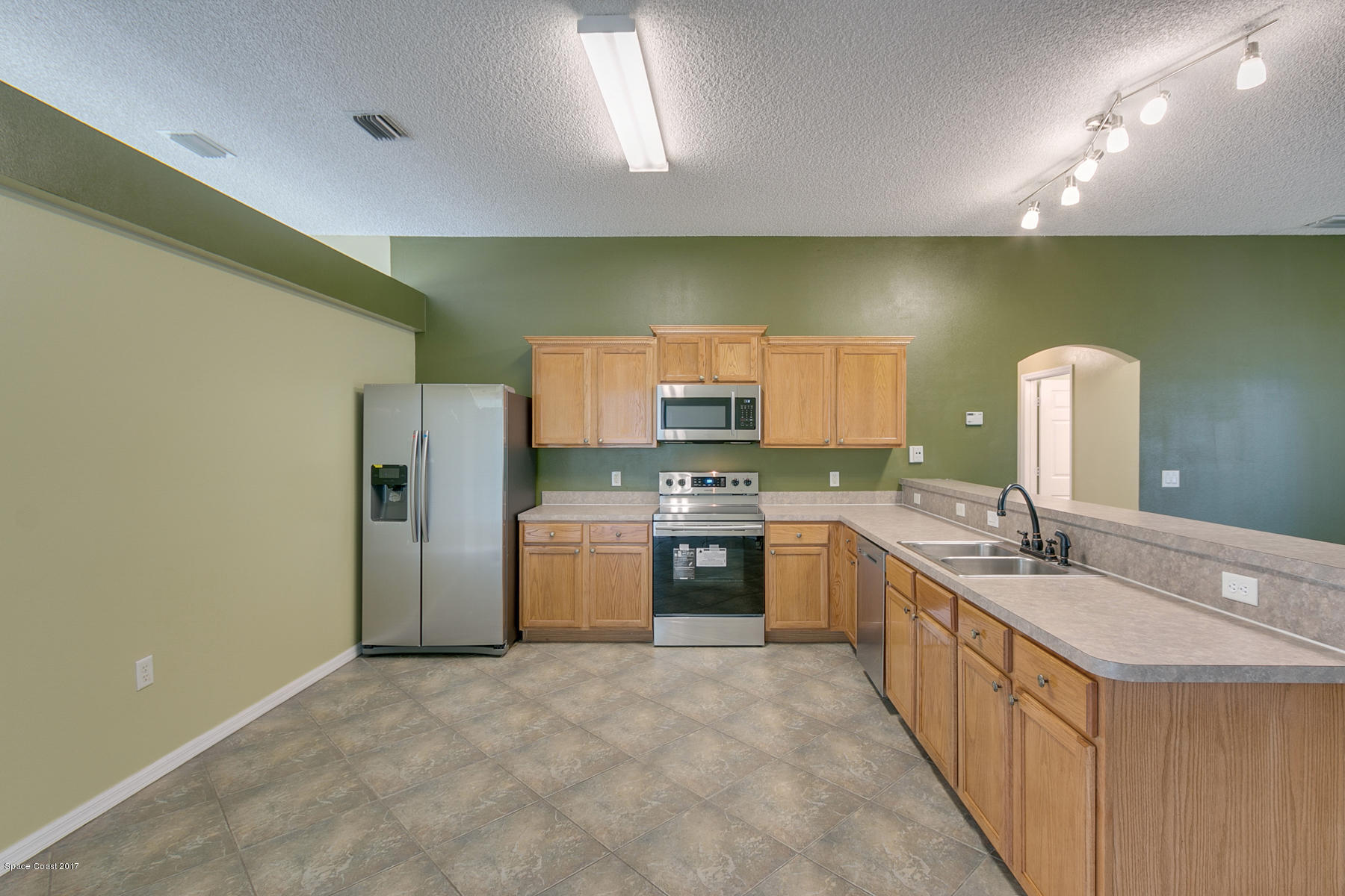 2992 Tishman Road Southeast Palm Bay, FL 32909 - Photo 12 of 28 Kitchen