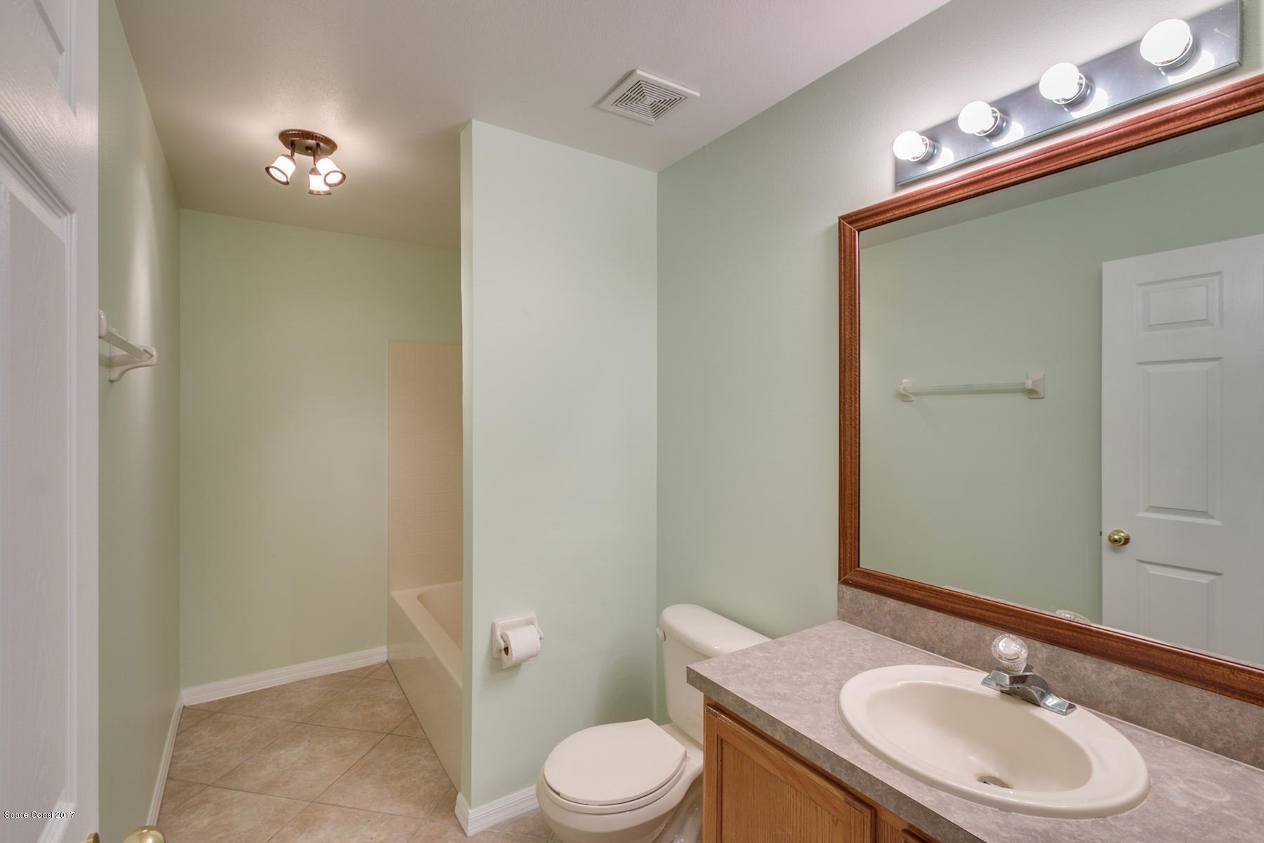 2992 Tishman Road Southeast Palm Bay, FL 32909 - Photo 20 of 28 Bathroom