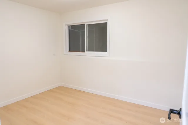 $3,000 | 4015 Southwest Thistle Street, Unit B, Seattle, WA 98136