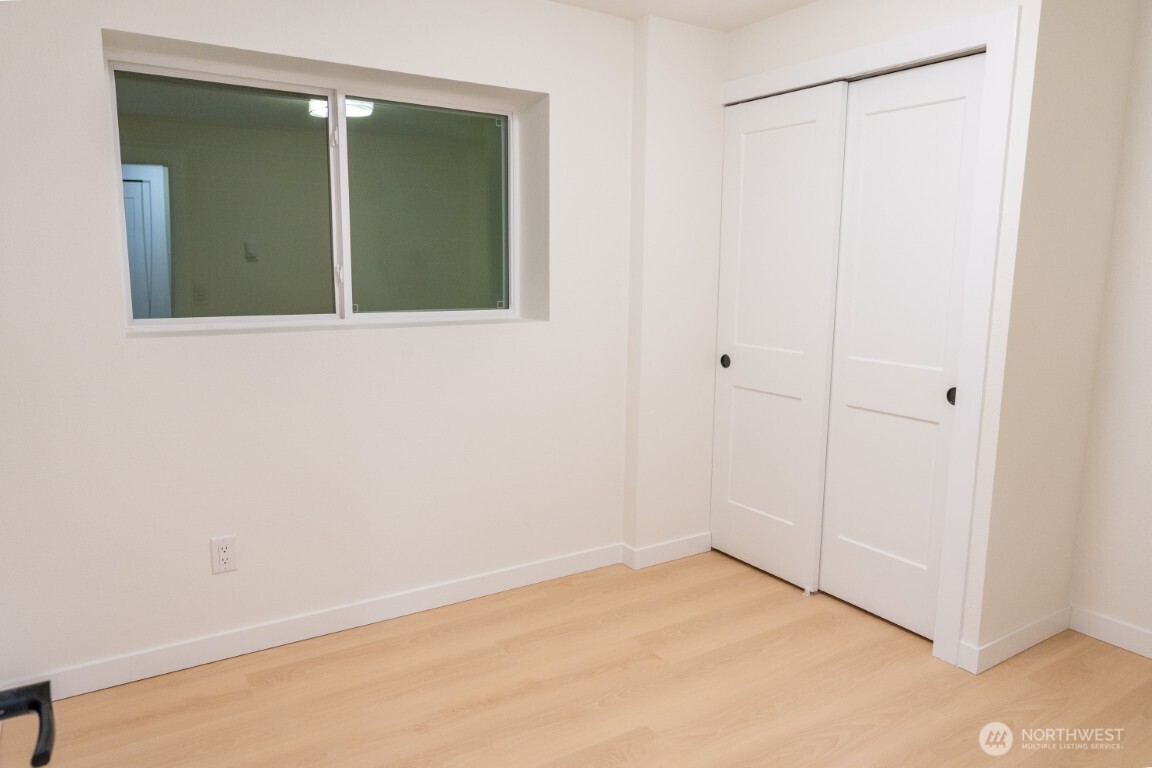 4015 Southwest Thistle Street, Unit B Seattle, WA 98136 - Photo 15 of 28