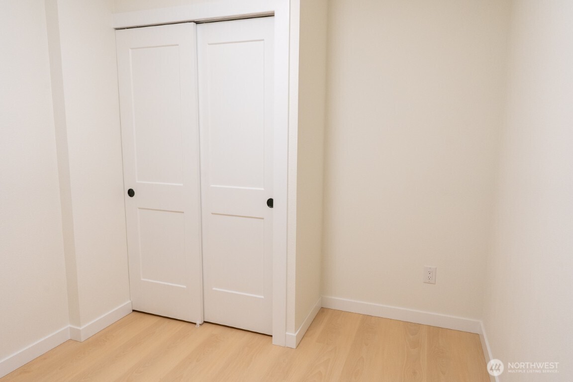 4015 Southwest Thistle Street, Unit B Seattle, WA 98136 - Photo 16 of 28