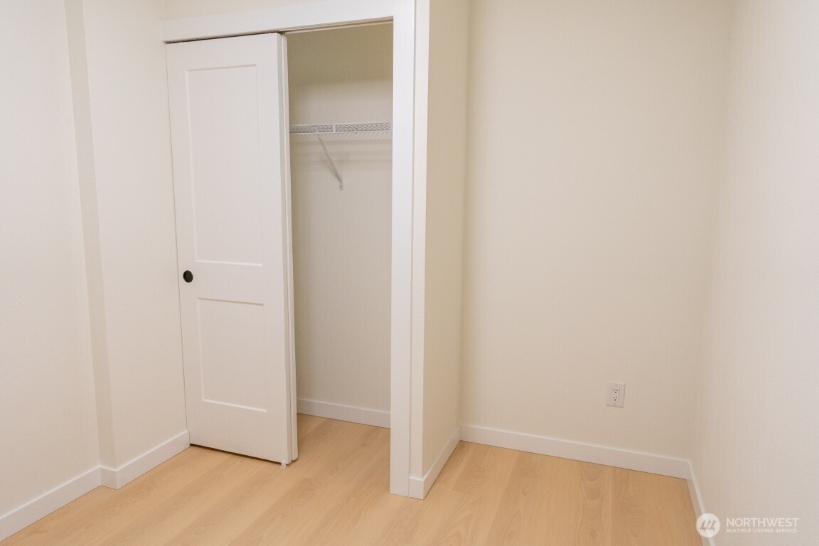 4015 Southwest Thistle Street, Unit B Seattle, WA 98136 - Photo 17 of 28