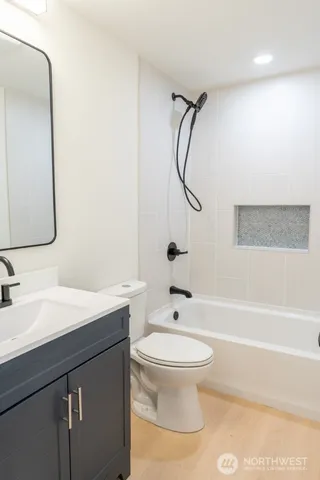 $3,000 | 4015 Southwest Thistle Street, Unit B, Seattle, WA 98136