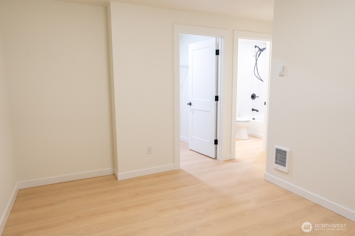 4015 Southwest Thistle Street, Unit B Seattle, WA 98136 - Photo 20 of 28