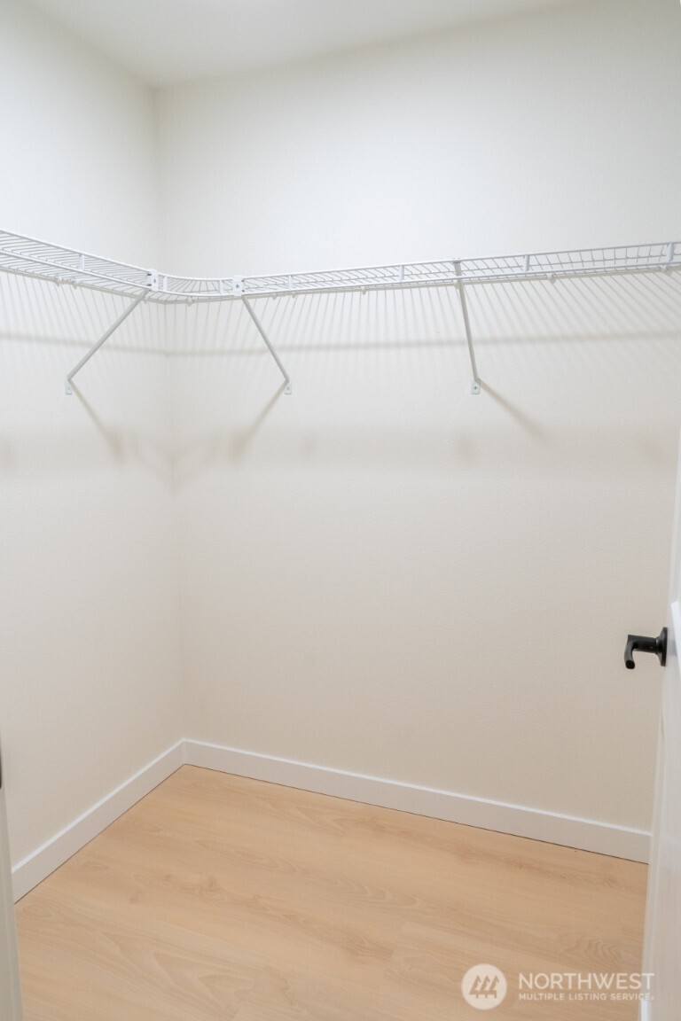 4015 Southwest Thistle Street, Unit B Seattle, WA 98136 - Photo 21 of 28