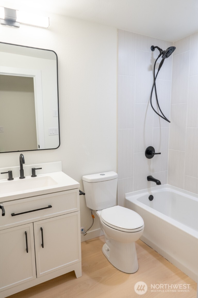 4015 Southwest Thistle Street, Unit B Seattle, WA 98136 - Photo 22 of 28