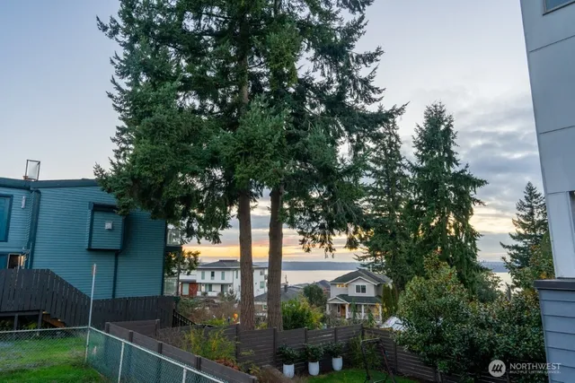 $3,000 | 4015 Southwest Thistle Street, Unit B, Seattle, WA 98136