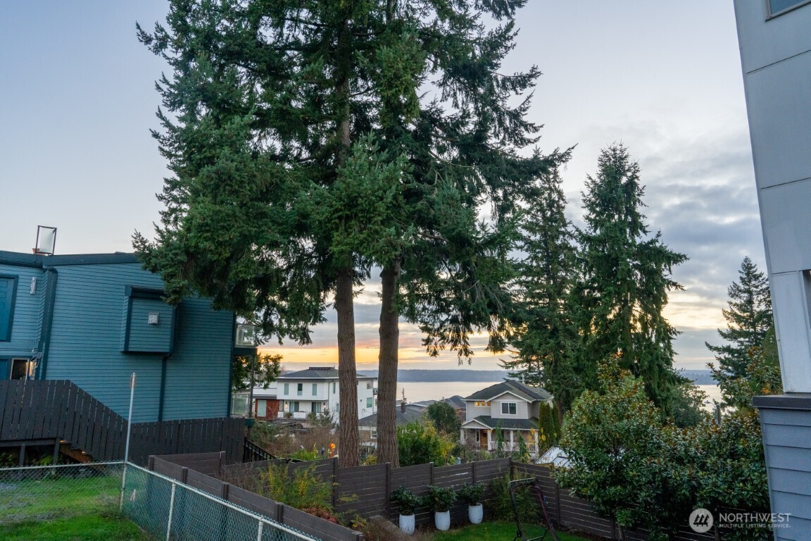 4015 Southwest Thistle Street, Unit B Seattle, WA 98136 - Photo 24 of 28