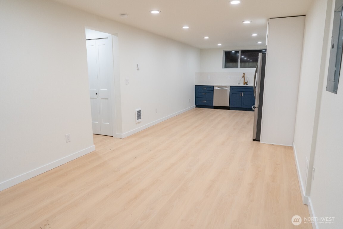 4015 Southwest Thistle Street, Unit B Seattle, WA 98136 - Photo 3 of 28