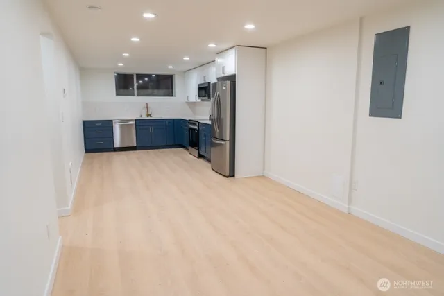 $3,000 | 4015 Southwest Thistle Street, Unit B, Seattle, WA 98136