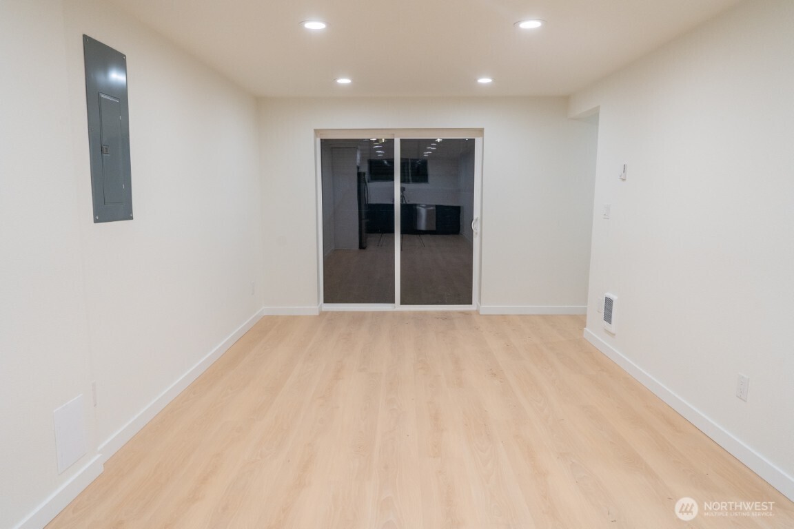 4015 Southwest Thistle Street, Unit B Seattle, WA 98136 - Photo 6 of 28