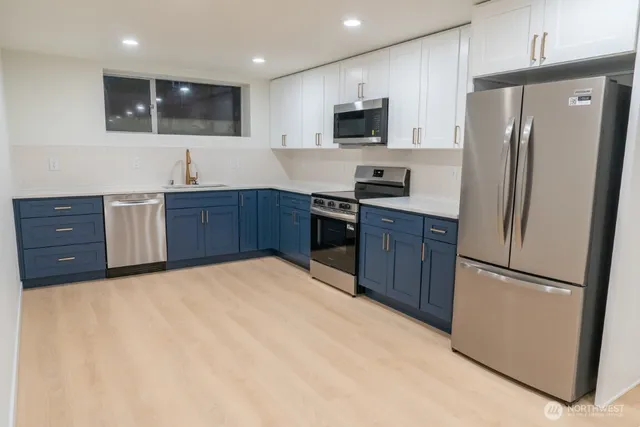 $3,000 | 4015 Southwest Thistle Street, Unit B, Seattle, WA 98136