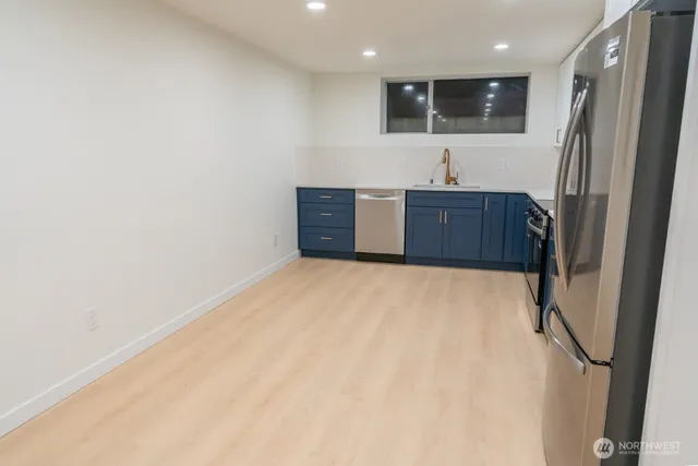 $3,000 | 4015 Southwest Thistle Street, Unit B, Seattle, WA 98136