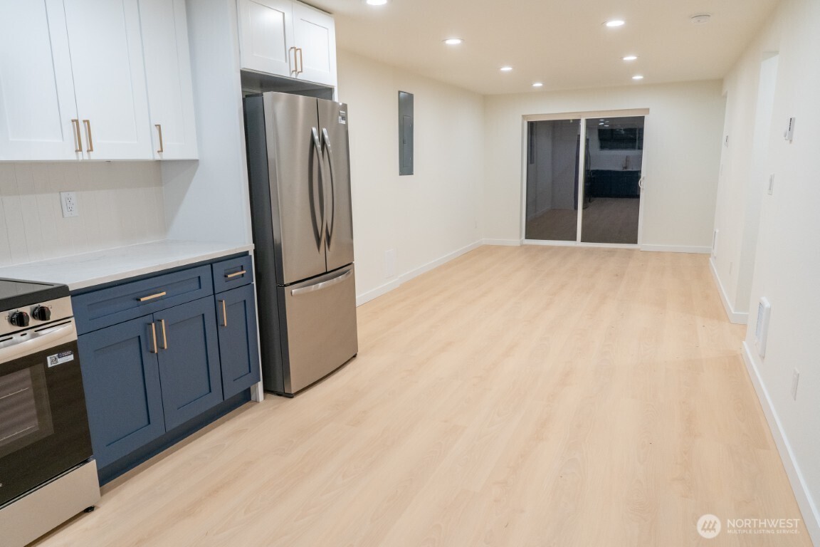 4015 Southwest Thistle Street, Unit B Seattle, WA 98136 - Photo 9 of 28