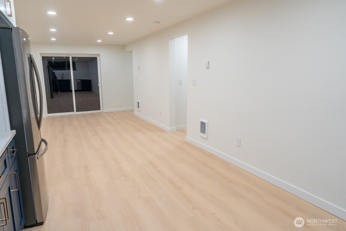 4015 Southwest Thistle Street, Unit B Seattle, WA 98136 - Photo 10 of 28