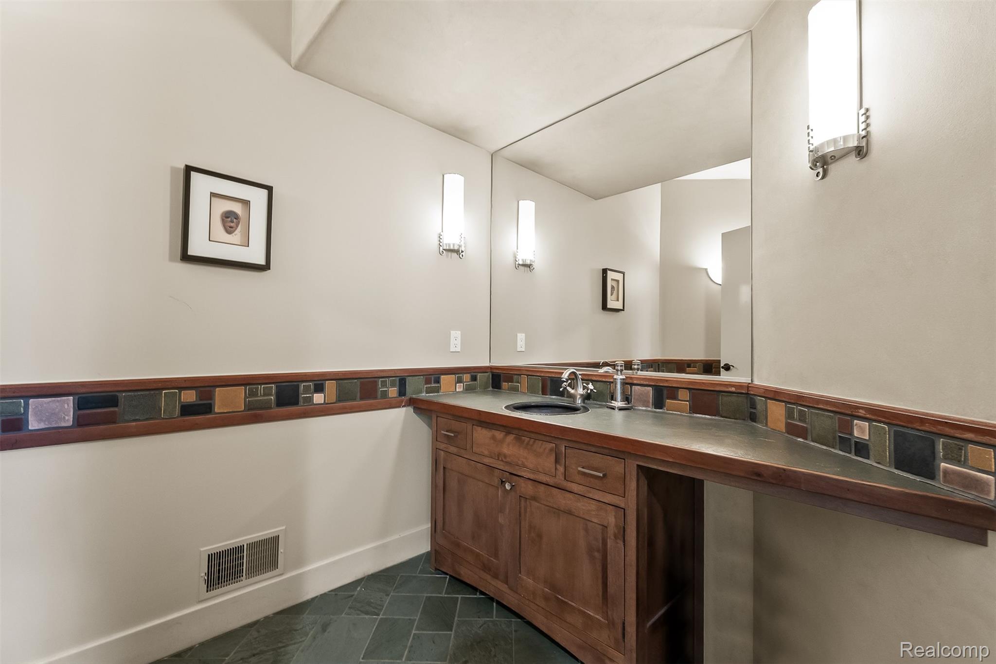 1800 Tiverton Road Bloomfield Hills, MI 48304 - Photo 20 of 56 31-Tiverton-32.jpg