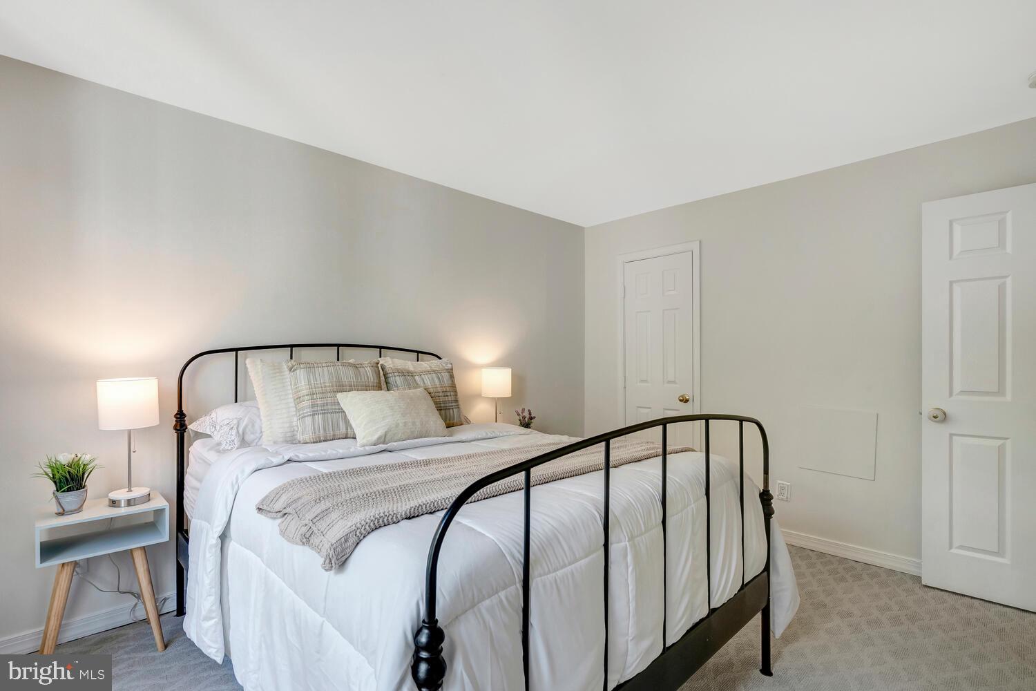 1791 Jonathan Way, Unit 1791C Reston, VA 20190 - Photo 16 of 58 a large bed sitting in a bedroom next to a lamp