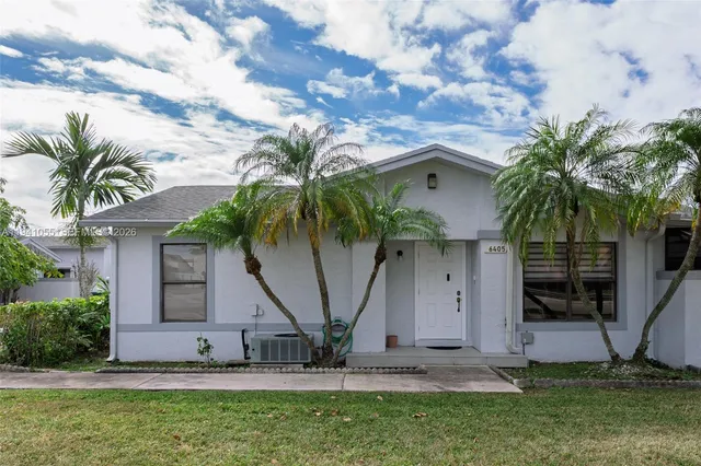 $390,000 | 6405 Southwest 152nd Cir Place, Unit 1005, Miami, FL 33193