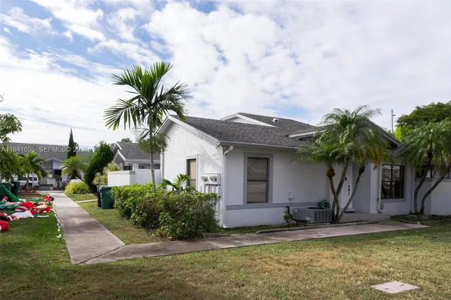 $390,000 | 6405 Southwest 152nd Cir Place, Unit 1005, Miami, FL 33193