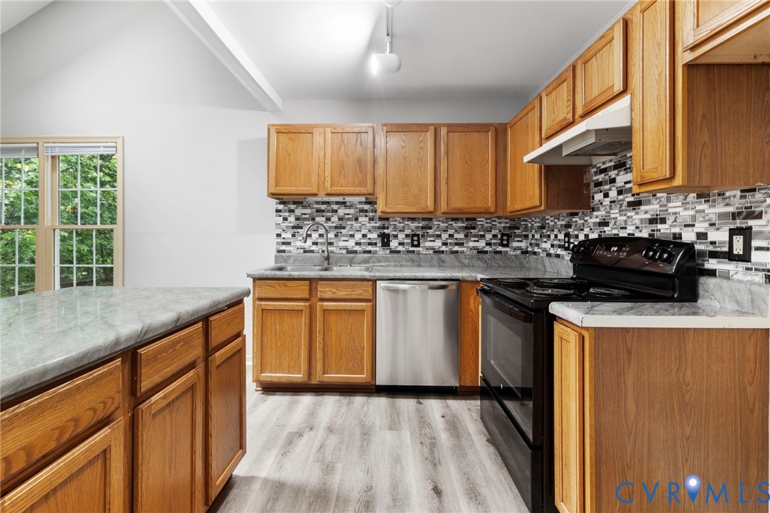 10933 Point Grey Road Henrico, VA 23233 - Photo 5 of 15 Kitchen with black range with electric cooktop, de