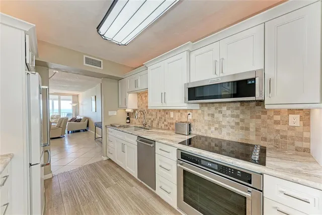 $749,000 | 5200 Gulf Drive, Unit 302, Holmes Beach, FL 34217