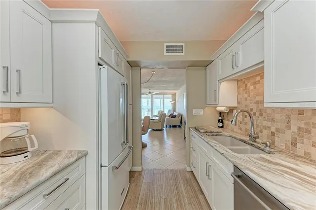 $749,000 | 5200 Gulf Drive, Unit 302, Holmes Beach, FL 34217