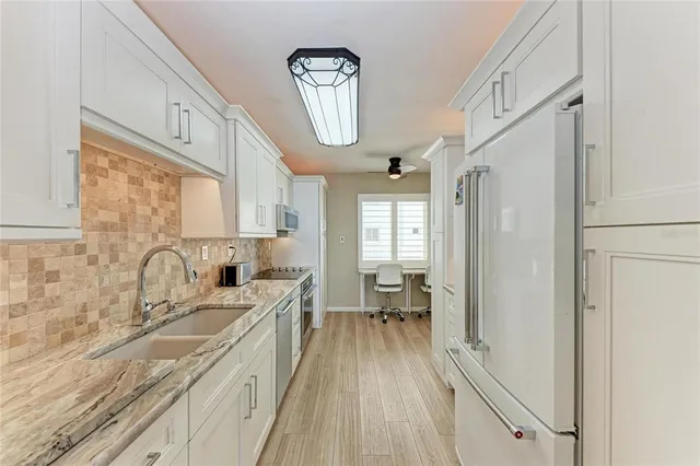 $749,000 | 5200 Gulf Drive, Unit 302, Holmes Beach, FL 34217