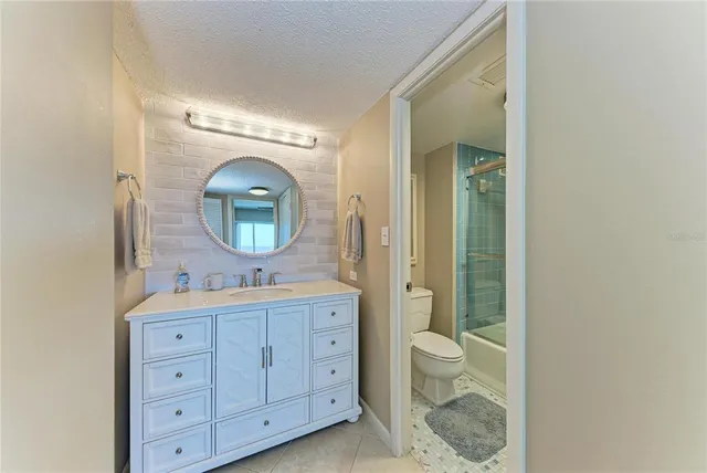 $749,000 | 5200 Gulf Drive, Unit 302, Holmes Beach, FL 34217
